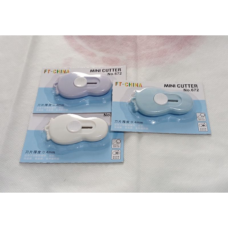 

Mini Cutter Portable / Cutter Kecil Lucu / Pisau Pemotong Kertas dan Paket Mini Cutter Serbaguna