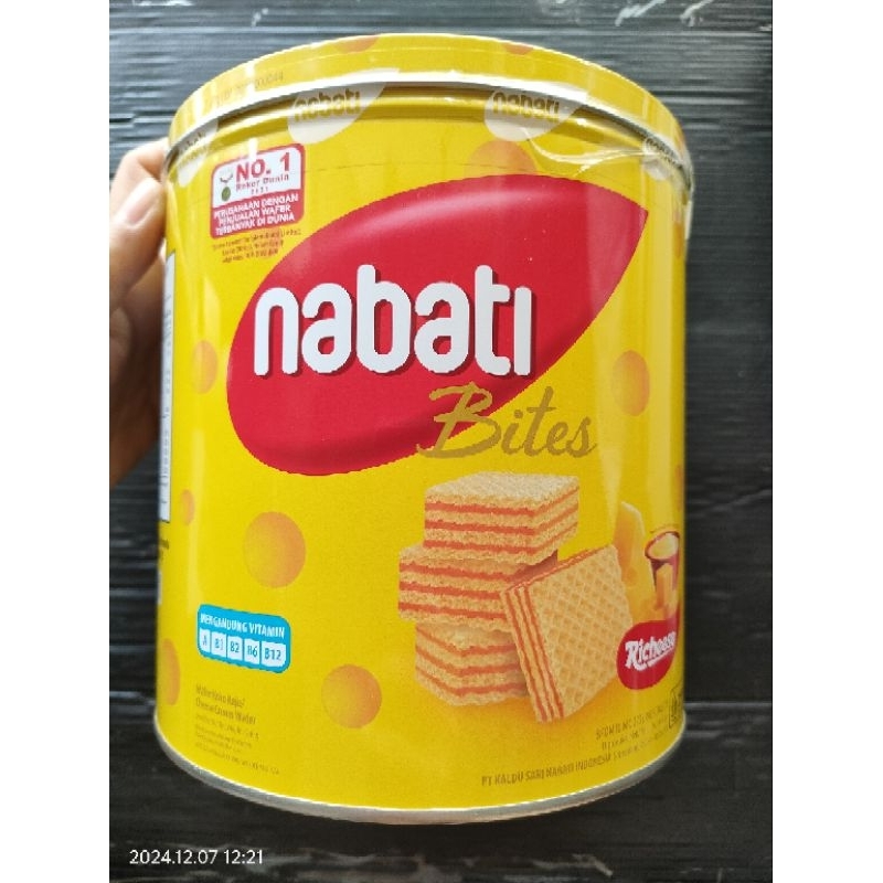 

Wafer Kaleng Nabati Bites 240gr Richeese / Produksi Terbaru