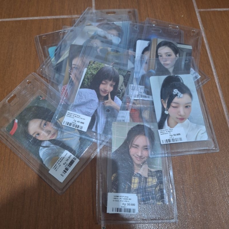 PHOTOCARD PC ILLIT OFFICIAL / MOKA WONHEE IROHA YUNAH