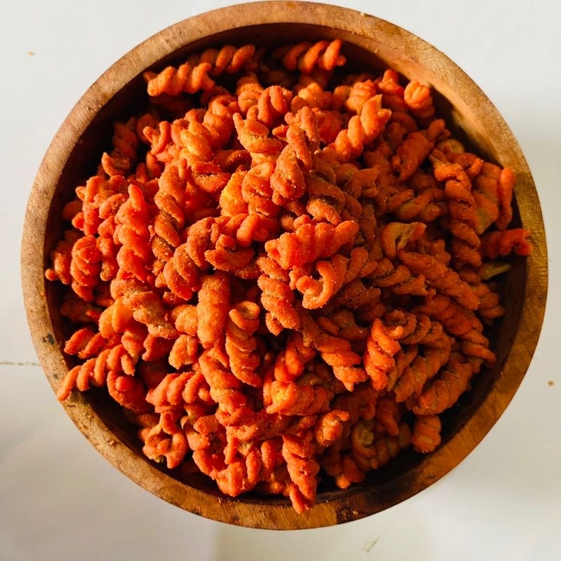 

Snack Cemilan Makaroni Spiral Pedas Daun Jeruk Gurih Renyah Ringan Kemasan 250gr