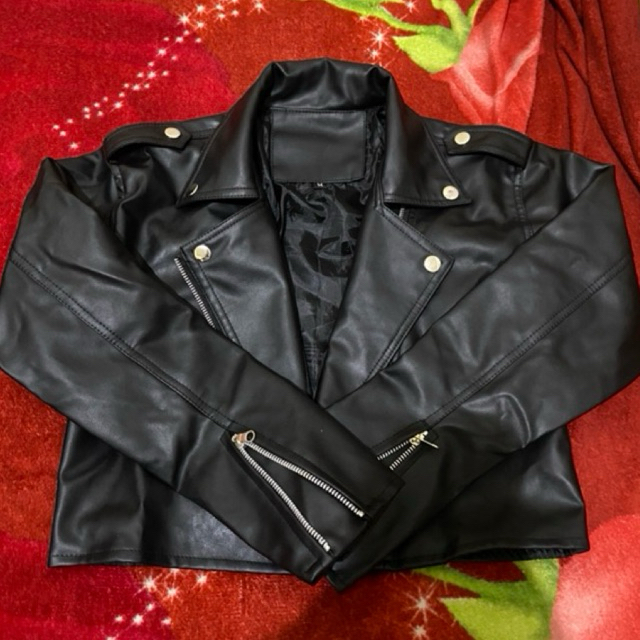 preloved atasan wanita, sepatu sandal wanita, jaket kulit, vest