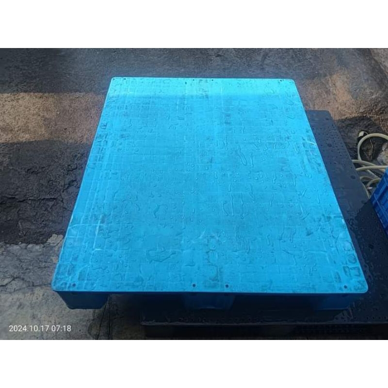 

palet pelastik tipe M rata size 120x100x15 bekas