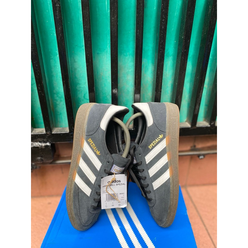 Adidas Sepatu Hitam Special item