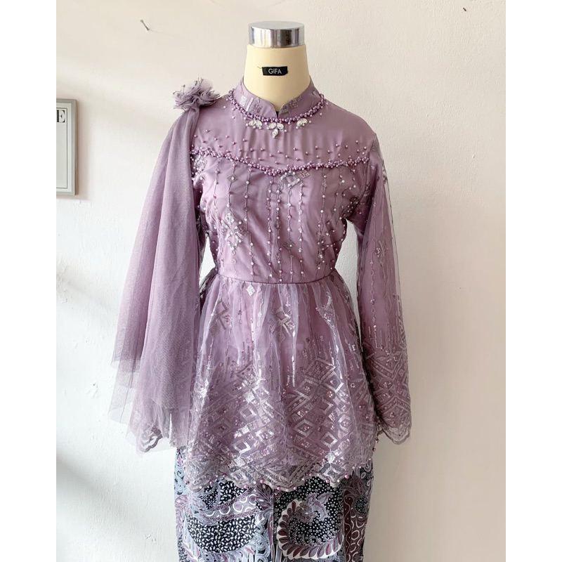 (Hanya sewa) sewa kebaya murah /sewa kebaya Cirebon/ sewa kebaya wisuda/ sewa kebaya kondangan / sew