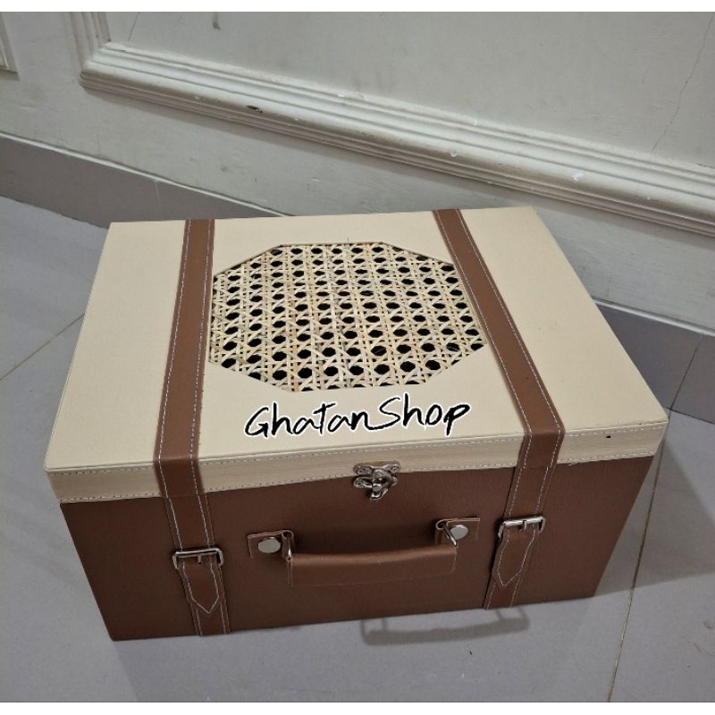 

KOTAK HAMPERS MODEL KOPER