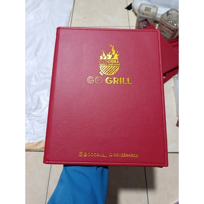 

BUKU MENU KULIT SINTETIS EMBOS GOLD LOGO COSTUM A4