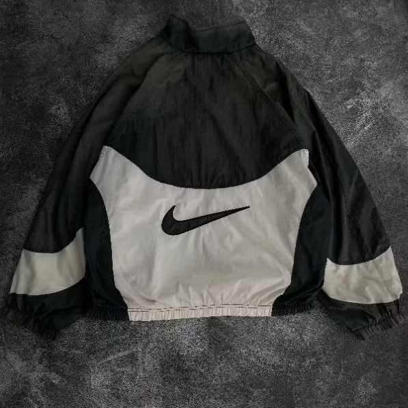 WINDBREAKER NIKE CENTER LOGO