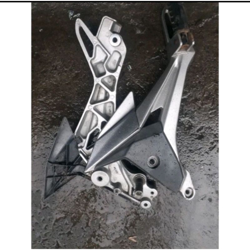 Footstep Pijakan Kaki Step Belakang Honda Supra X 125 Fi K41 / Original Copotan