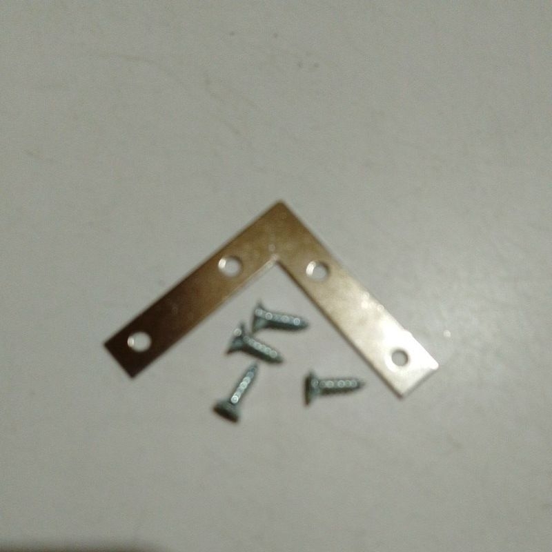 Plat Siku L 5 x 5 cm Lengkap Sekrup