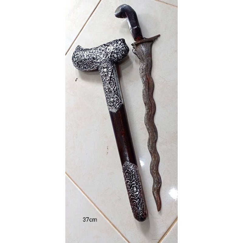 Keris Luk 13 Pamor adeg komplit