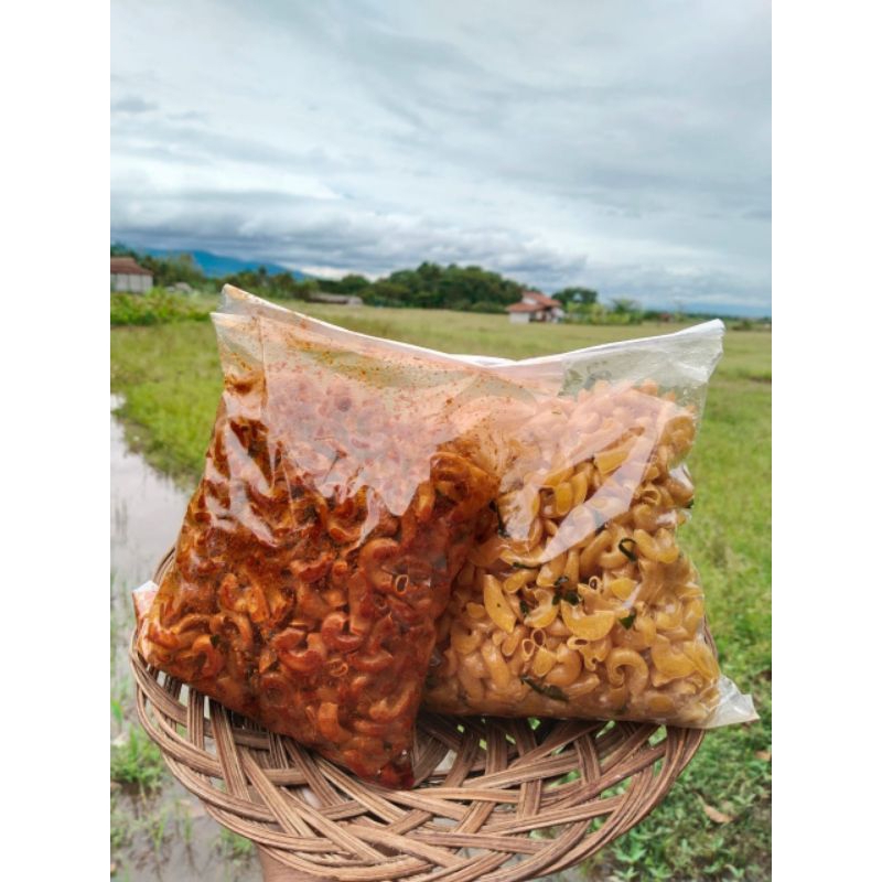 

makaroni cikruh kriuk ori gurih daun jeruk,pedas gurih daun jeruk dan extra pedas gurih