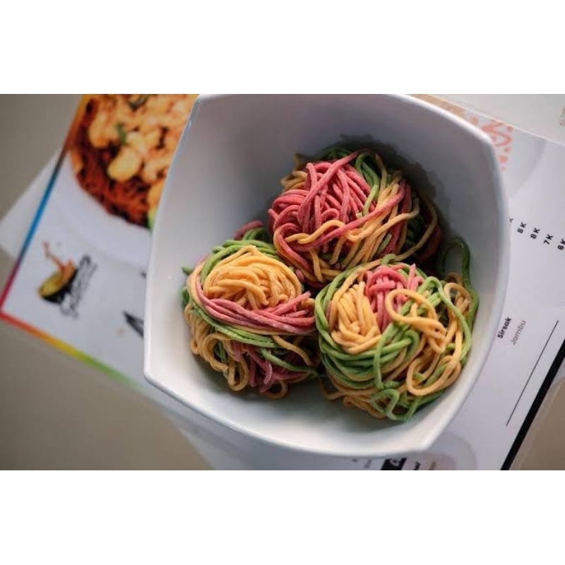 

Kim Hwa's Mie Sayur Rainbow & Mie Charcoal | Mie Rainbow | Mie Pelangi | Mie Sayur Sehat (500gr)