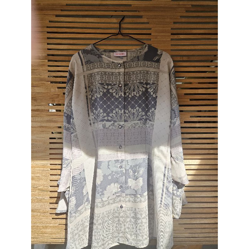 Preloved Riamiranda serea top