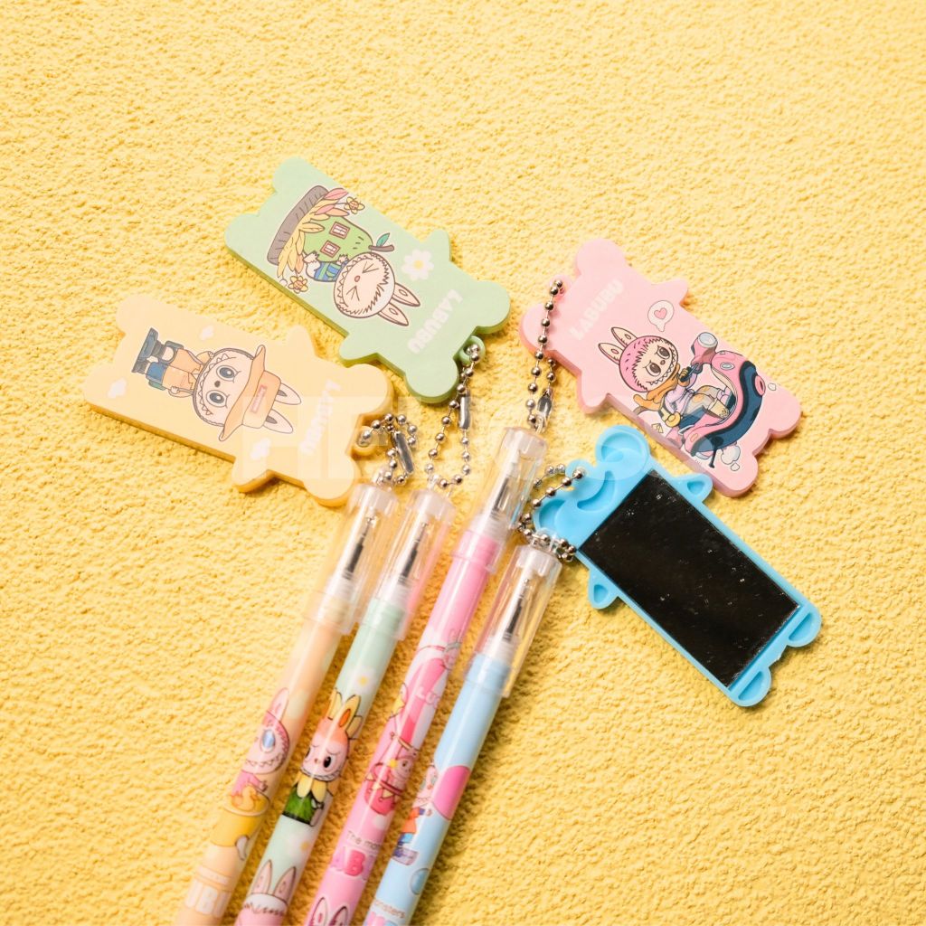 

PULPEN CERMIN LABUBU PEN GANTUNGAN KACA LABUBU PULPEN LUCU IMUT KARAKTER LABUBU HARGA GROSIR HELIOSS.CO