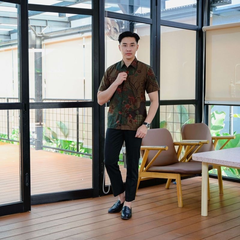 Batik lengan pendek pria warna hijau army