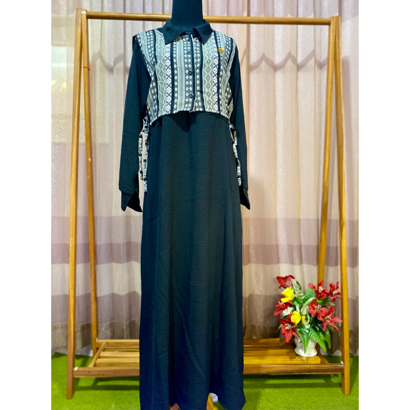 Gamis Hitam dengan Batik Warna-warni