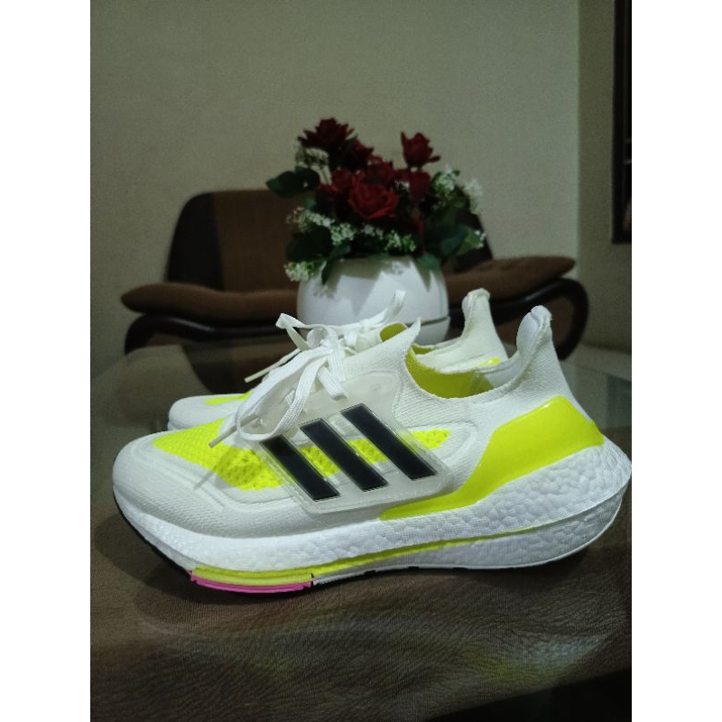 ADIDAS ULTRABOOST 21