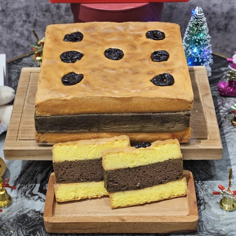 

HAMPERS NATAL / KUE / LAPIS SURABAYA / KADO / CHRISTMAS