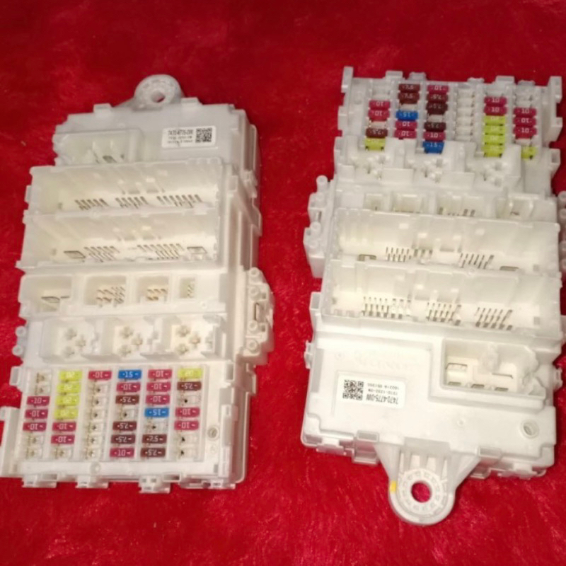 T7S-U110-M1 Fuse box skrikg  HRV original