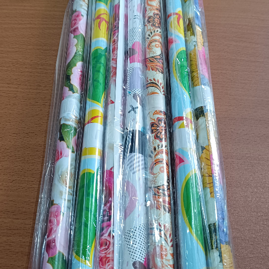 

Kertas kado kiky motif random 1 pcs