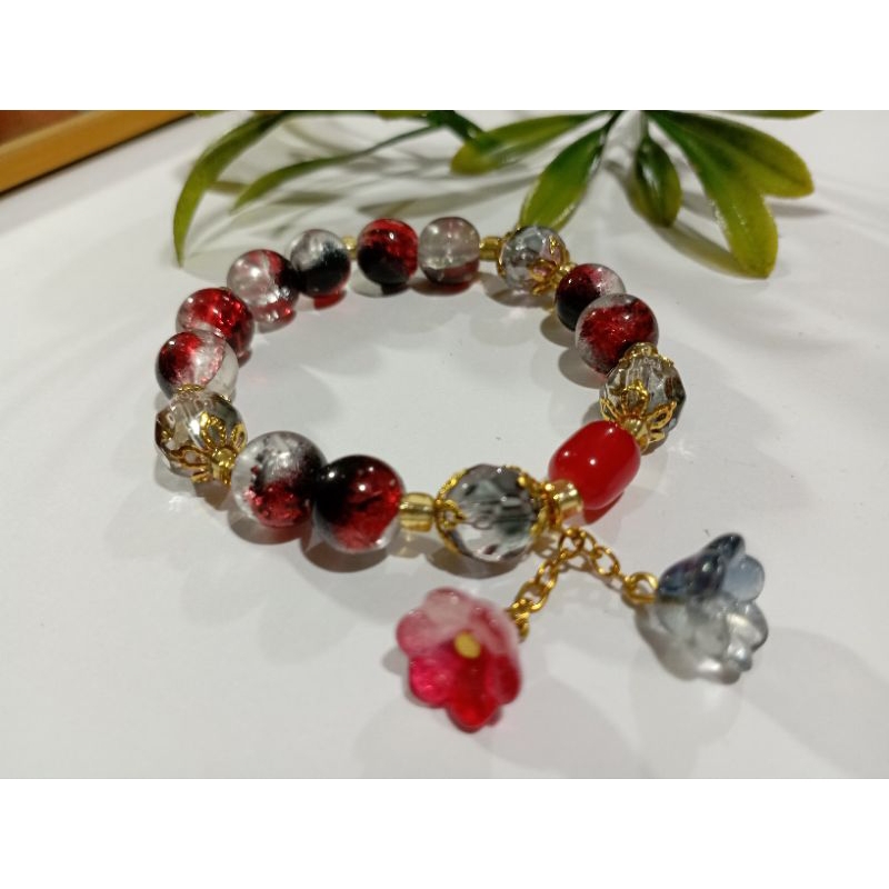 Gelang manik kaca aesthetic perpaduan warna merah hitam putih