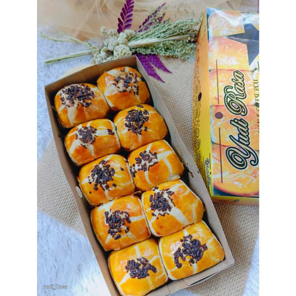 

Bolen 10pcs , cheeseroll 10 pcs, bolen lilit, Strudel, bolen pizza Yudi rasa Ali agrem 30 pcs (Bisa ke Luar kota/Luar P.jawa)