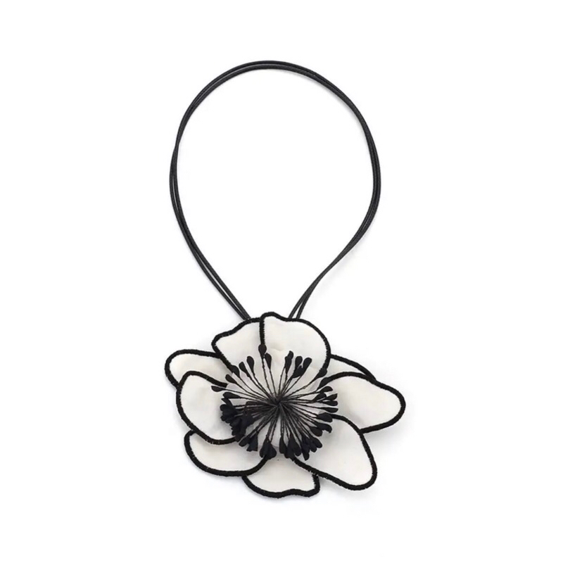 

Chocker Handmade White Large Flower