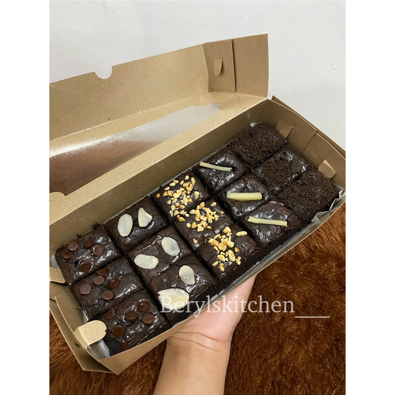 

Fudgy brownies (panggang) 22x10 isi 15pcs by berylskitchen