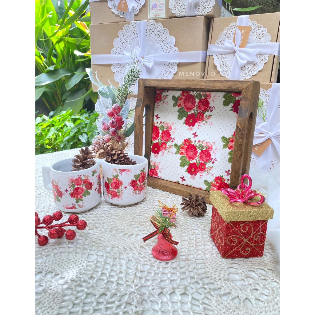 

Hampers Natal & Tahun Baru (Motif Bunga)