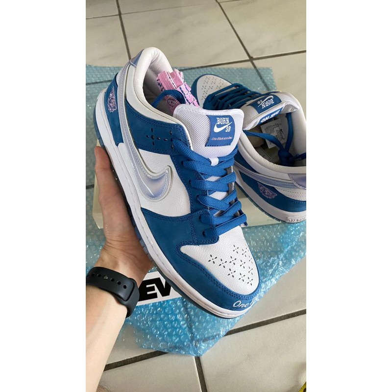 NIKE DUNK LOW SB BORN X RAISED