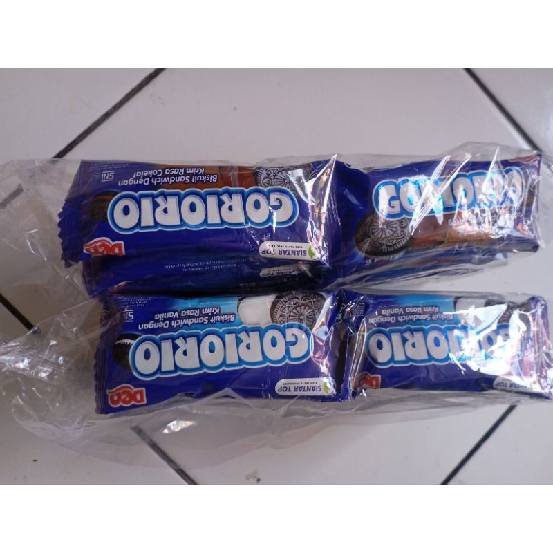 

GORIORIO biskuit sandwich dengan krim coklat vanila