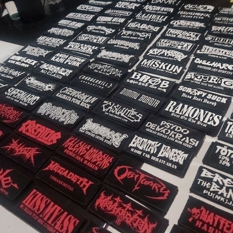 EMBLEM TIMBUL METAL , EMBLEM PUNK , ROCK  5 CM X 11 CM