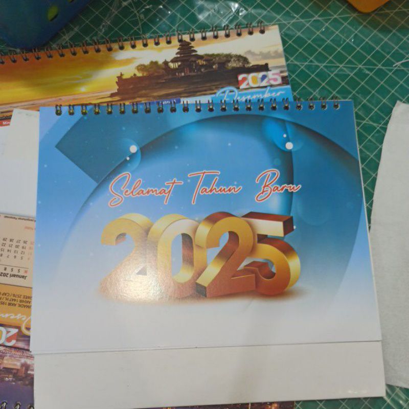 

KALENDER MEJA 2025 STANDARD