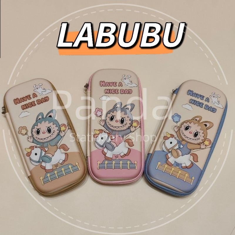 

pandashop KOTAK PENSIL LABUBU 3D PERALATAN SEKOLAH ANAK ANAK/ KOTAK PENSIL ANAK CEWE/ KOTAK PENSIL ANAK COWO LABUBU/ TEMPAT PENYIMPANAN PENSIL ALAT TULIS SEKOLAH