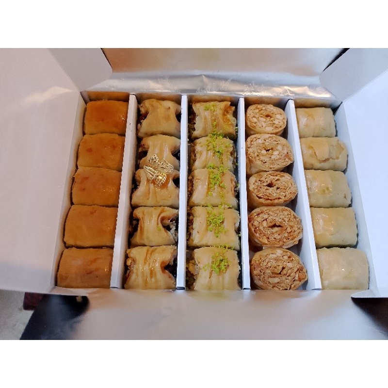 

Damascus Baklava Premium Mix 1 Box 350 Gr