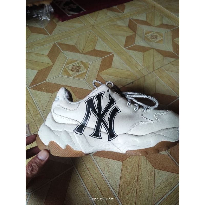 sepatu MLB YANKEES second baik
