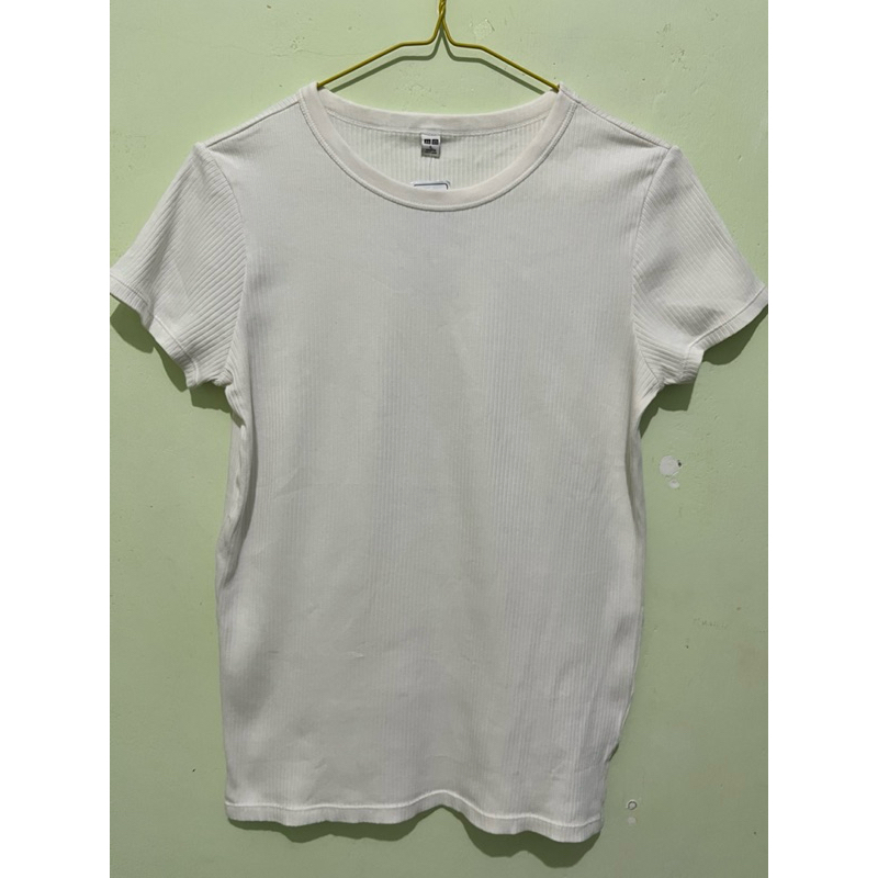 Uniqlo Kaos Putih