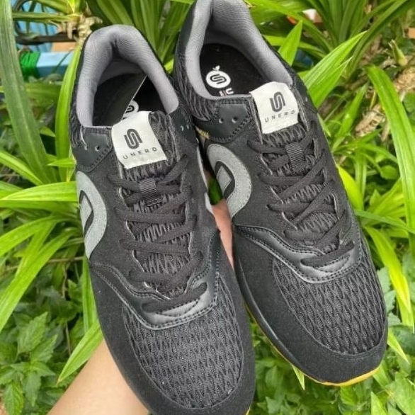 Sepatu Unerd Dhigh jet black