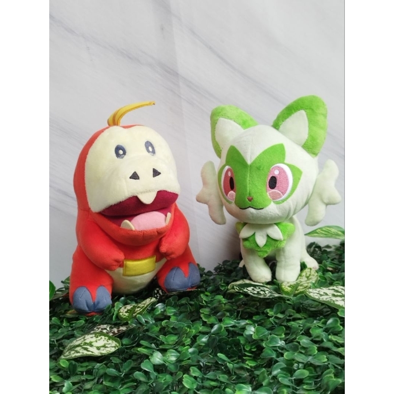 Boneka Plush Pokemon [ Fuecoco & Sprigatito ] Original Pokemon Center Tag Panjang