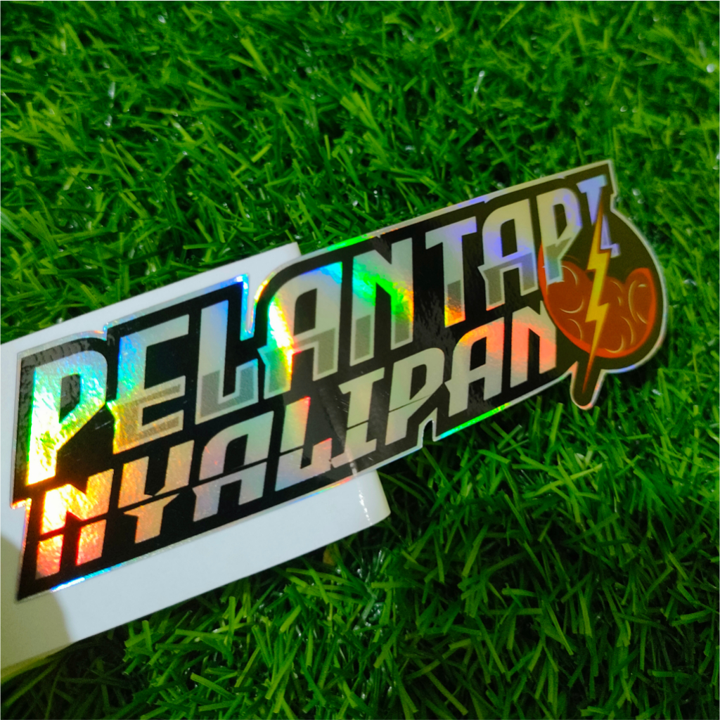 

Stiker viral | kata-kata | pelan tapi nyalipan | vinyl Glossy/Hologram stiker potongan presisi terbaru stiker kecil pelan tapi nyalipan