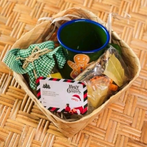 

Hampers Wedangan Paket Karta Tema Natal