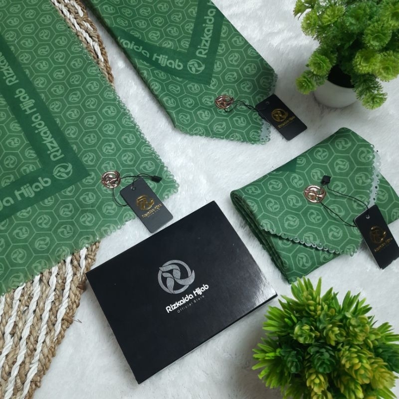 RIZKAIDA HIJAB PARIS MOTIF WARNA [HIJAU DAUN] KERUDUNG UKURAN 115 x 115cm jilbab segi empat printing