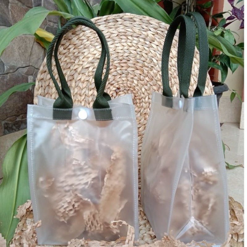 

Tas Hampers Murah Mika/PVC Doff Tebal Besar Dan Sedang Mika 0,25A Doff