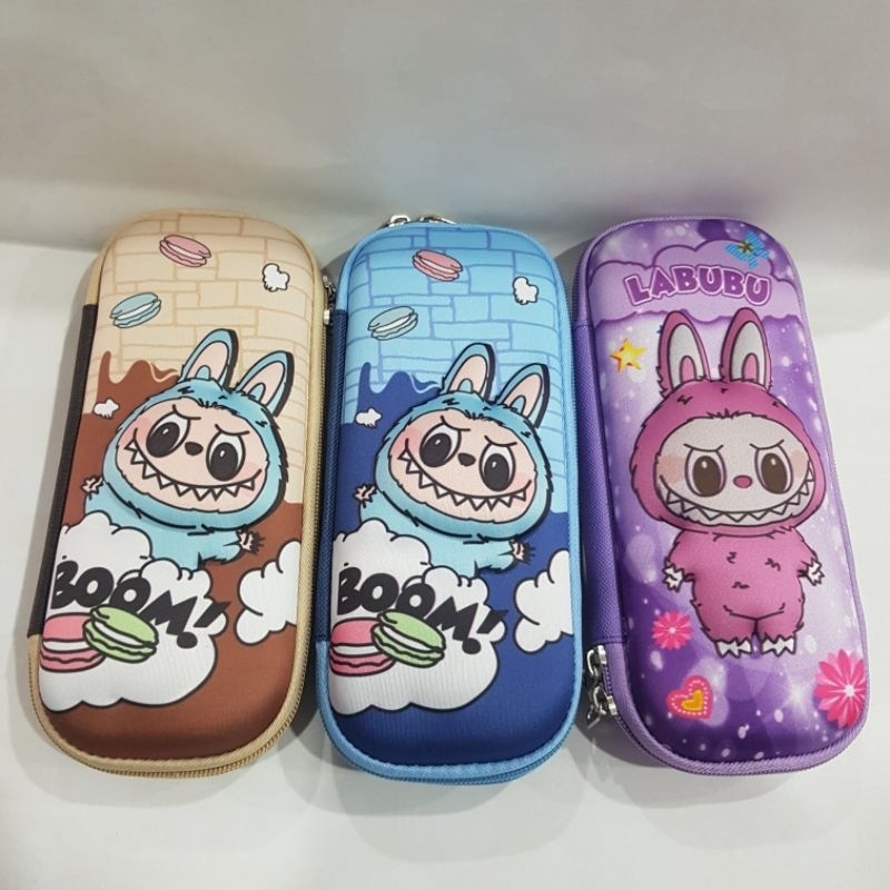 

Tempat Pensil Sleting Timbul Motif Labubu 22133