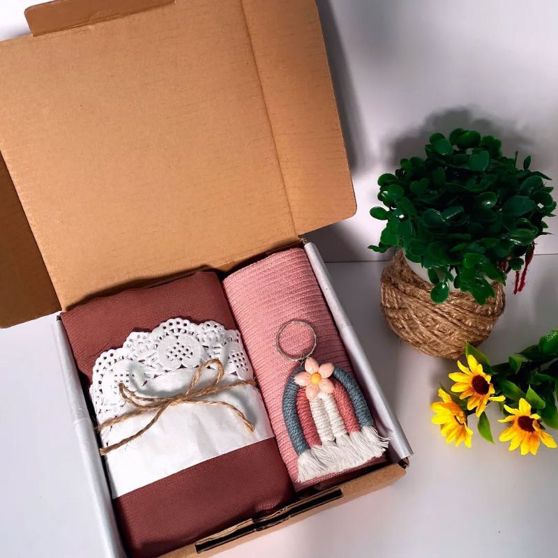 

KENES - HAMPERSBYDERASHOP / hampers ultah / hampers wisuda / hampers hari ibu / hampers hari guru / hampers lebaran / hampers Idhul Fitri / hampers hijab polos / hampers hijab box