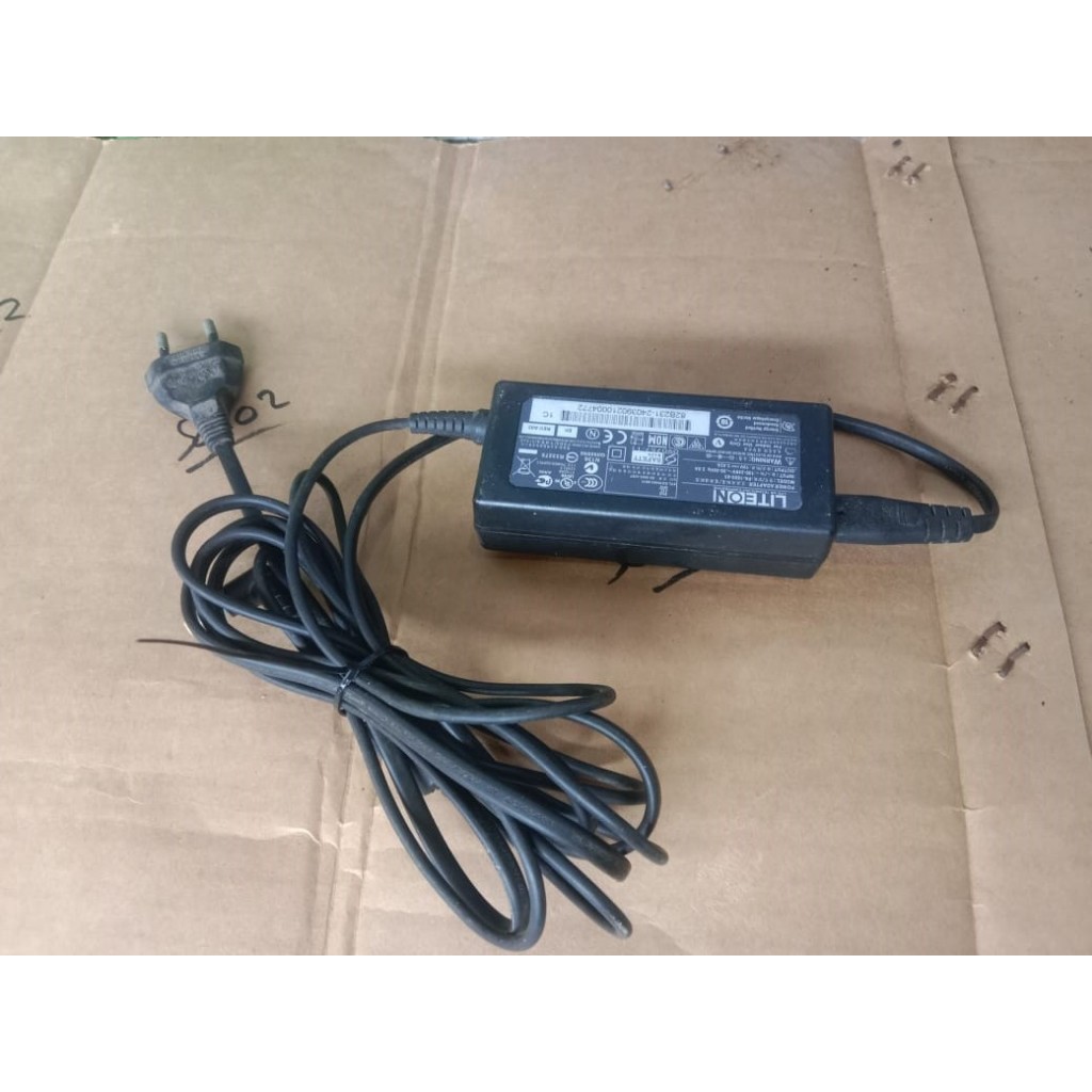 bekas normal ces charger ori asli axioo pa-1650-65 19v 3.42a lubang besar