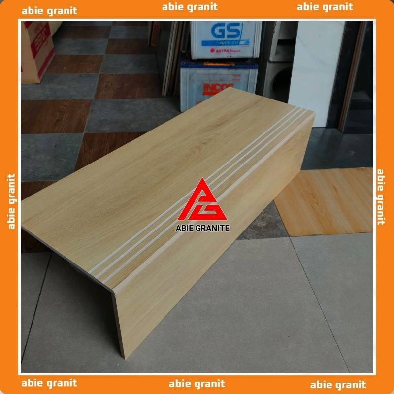 Granit Tangga motif kayu 30x80 dan 20x80 palermo cream. platinum