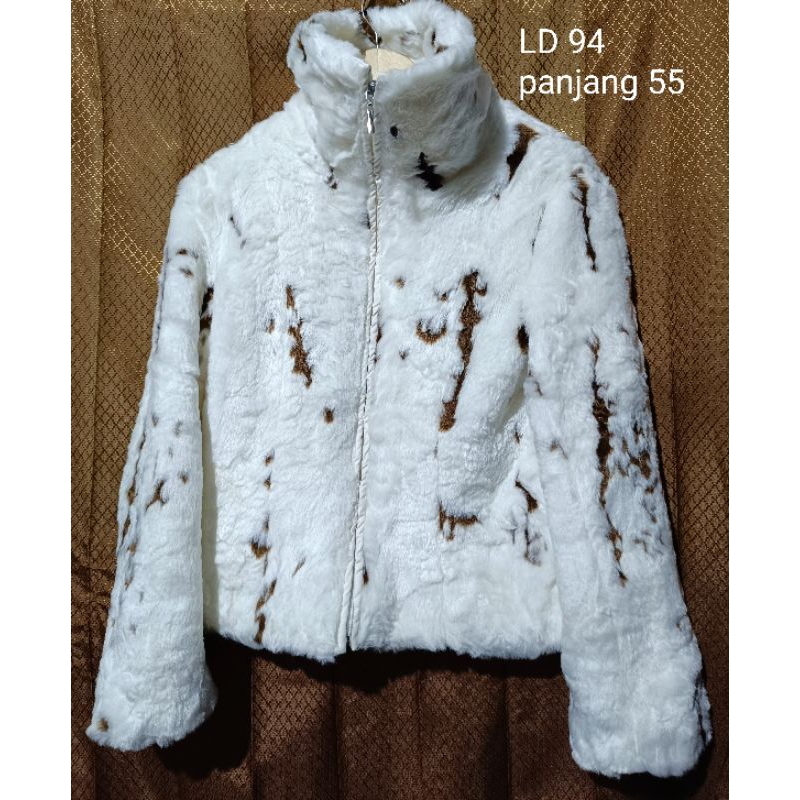jaket fuzzy putih jaket full bulu jaket bulu putih jaket winter bulu putih jaket bulu wanita putih j