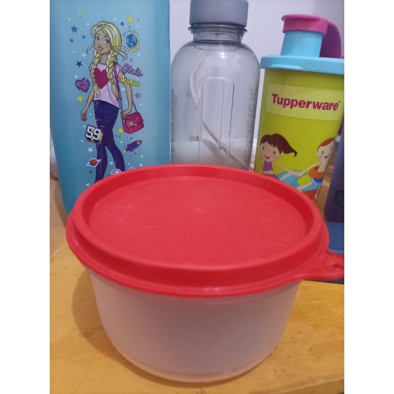 tempat makan bulat Tupperware kecil