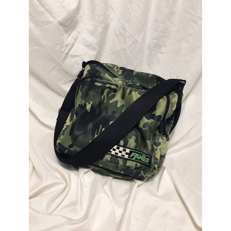 Nego AjaYuk > Fakie Army Pattern Sling Bag - Army Green (Tas/Dompet)|Preloved/2nd/Second/Bekas|Laki-